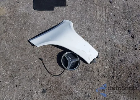 2015 Mercedes-Benz C 300 z USA, uszkodzony, nr VIN 55SWF4JBXFU087849